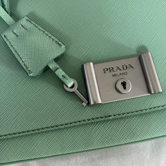 Brand New Rare Prada Saffiano Lux Leather Chain Shoulder Bag in Acquamarina - Picture 7 of 15